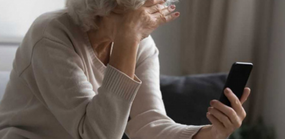 Estafa por videollamada: Mujer de 69 años pierde casi 300.000 pesos tras ser engañada