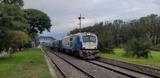 Volvieron los trenes de larga distancia que paran en San Nicolás: cómo operan ahora los servicios a Rosario, Córdoba y Tucumán