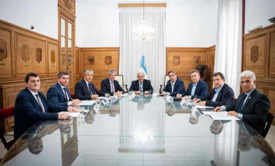 Cumbre clave en Casa Rosada: gobernadores exigen reactivación de obras y fondos ante el ajuste de Milei
