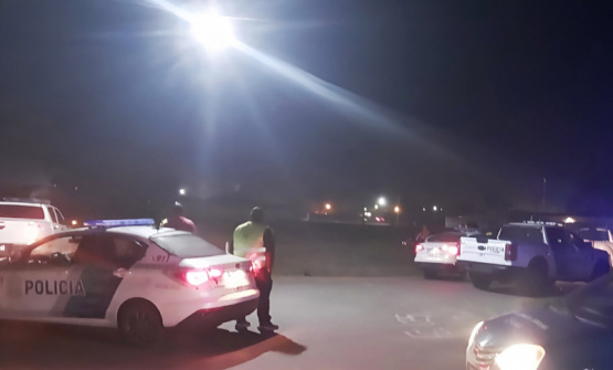 Prófugo y con antecedentes: buscan al delincuente que asaltó a un remisero y estaría vinculado al robo de un taxi