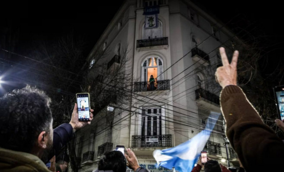 Cristina Kirchner cuestiona a la Justicia y exige recibir visitas sin control del Tribunal