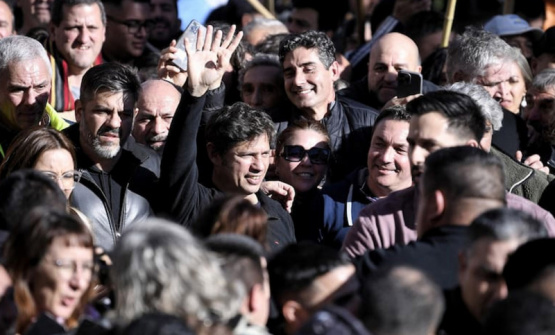 Kicillof resiste la avanzada de La Cámpora y el massismo y refuerza su propio armado electoral