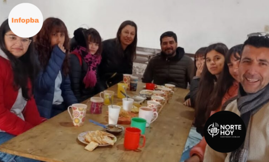Alumnos de una secundaria de San Nicolás llevan la comunicación a los barrios donde no llegan los medios