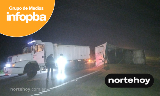 Volcó un camión con carga de trigo en Ruta 9 a la altura de Ramallo: conductor salió ileso