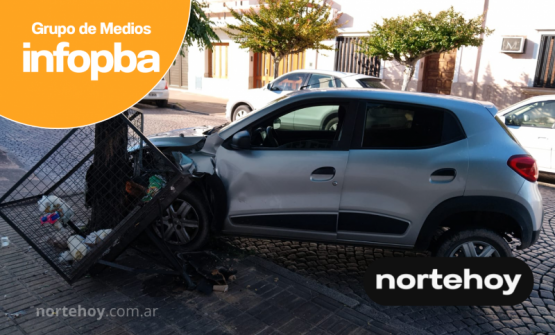 Automovilista se queda dormido al volante y choca contra un tacho de basura en San Nicolás