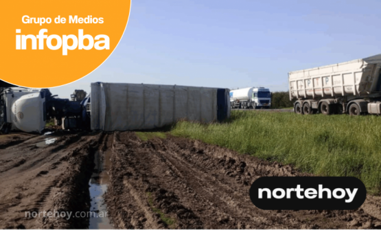 Impacto en Ruta 9: un camión volcó tras chocar con otro en Ramallo y el conductor terminó hospitalizado