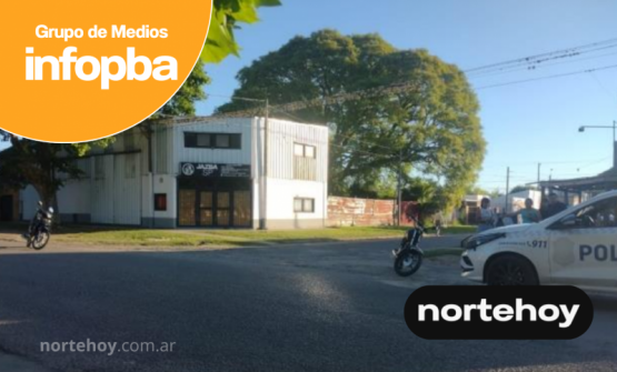 Choque entre dos motos en la ciudad: una mujer trasladada al hospital con lesiones leves